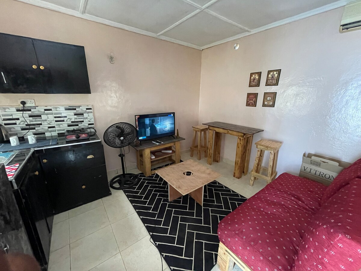 Adorable 1-bedroom guesthouse deep inside Mtwapa