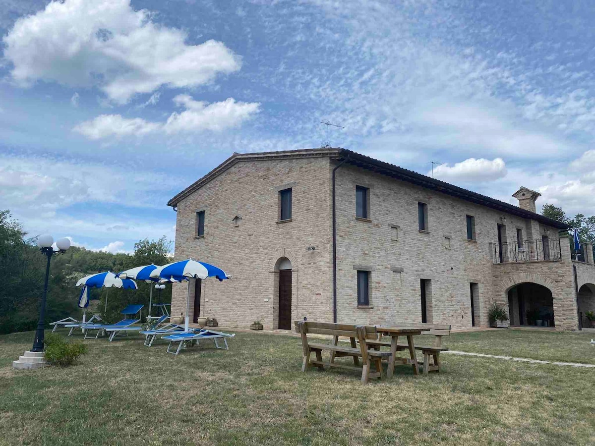 Agriturismo Cà Ferro -绿地中的露台-