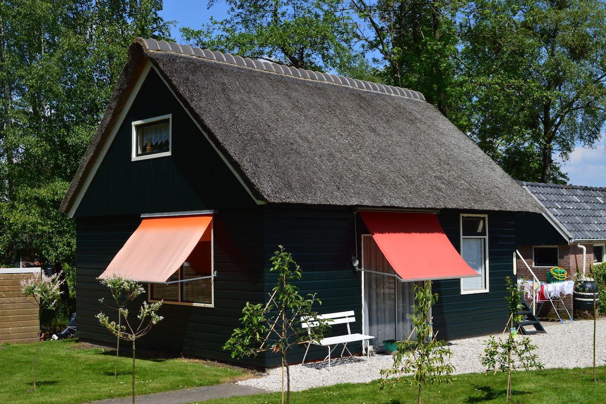 靠近Giethoorn和Weerribben-Wieden国家公园（ Weerribben-Wieden National Park ）的舒适房源，可提供船（租赁）