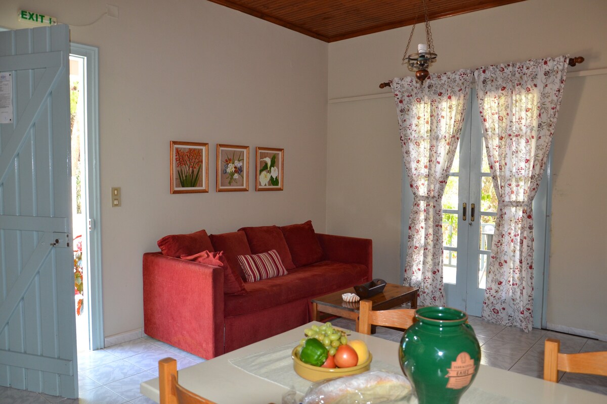 Bungalow Kefalonia: 2 bedrooms, lovely beach