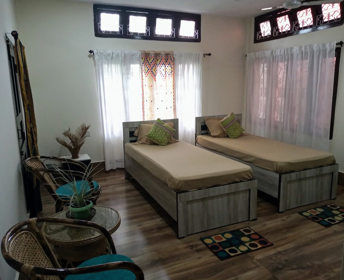 Globetrotters homestay - 1 twin bedded room
