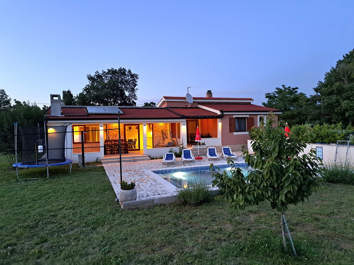 Holiday home Vlastelica/private pool/full privacy