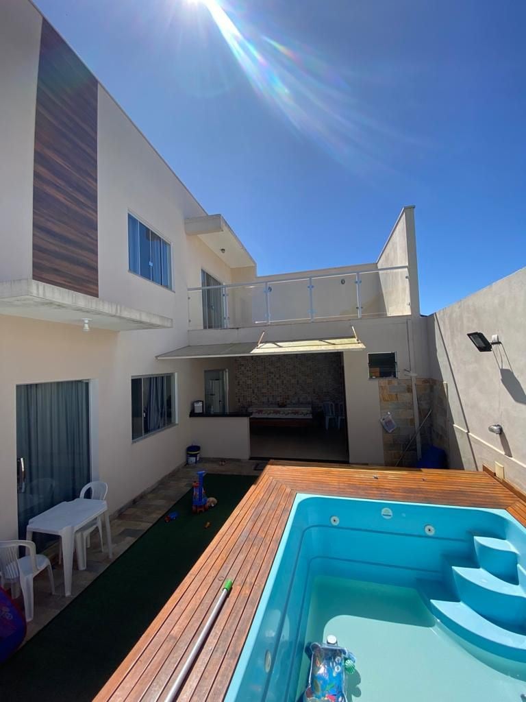 Casa com piscina e área gourmet