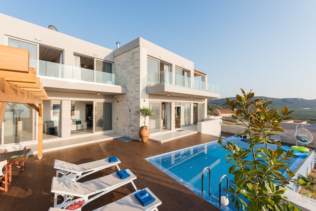 Villa Elpida I Free car, sea view & heated pool!
