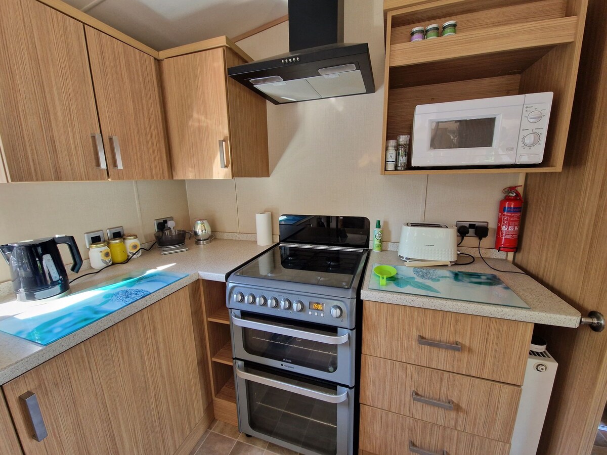 2 bed caravan woodland retreat - pets considered