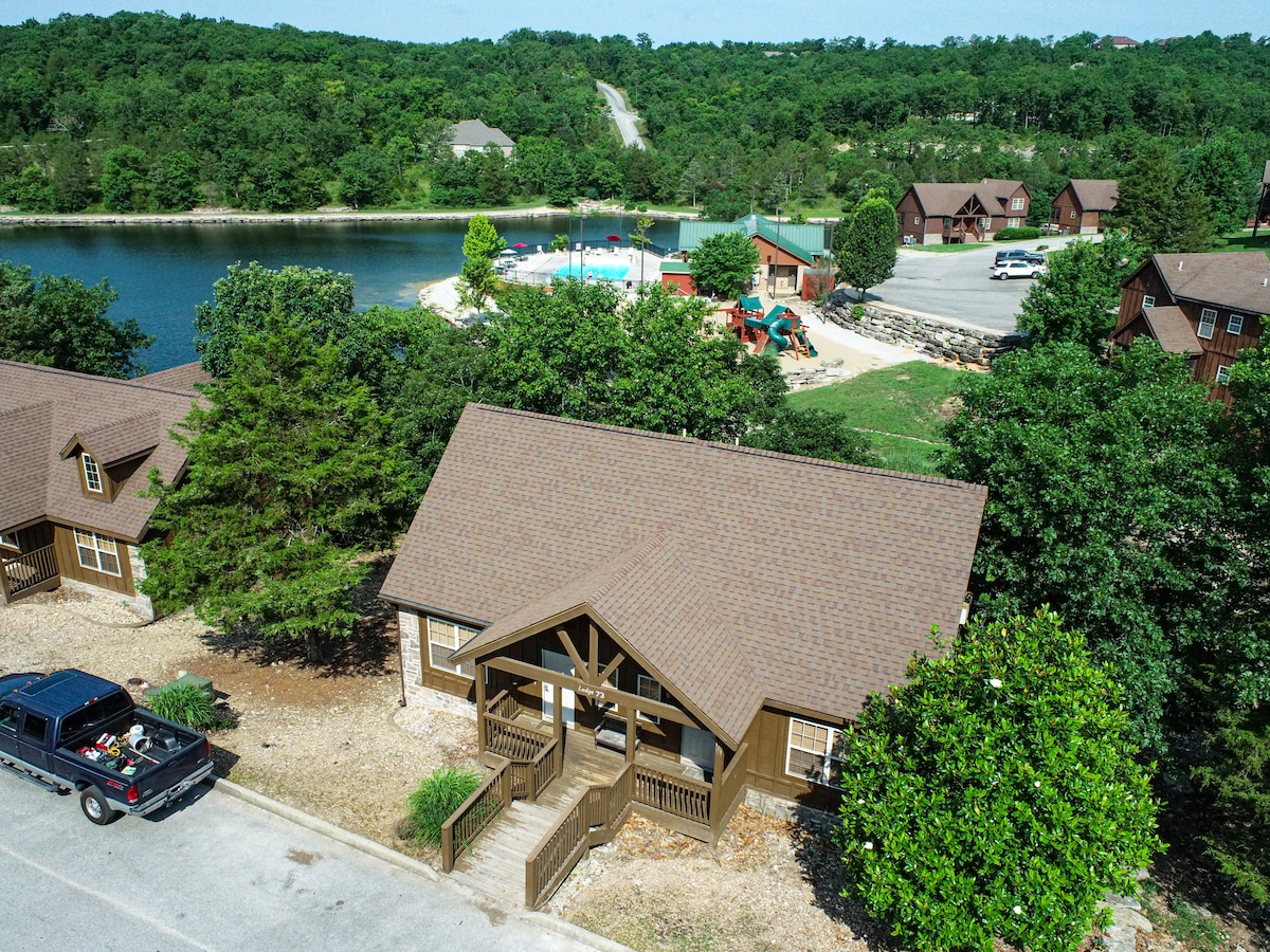 石桥湖畔布兰森（ StoneBridge Lake ）布兰森（ Branson ）湖畔布兰