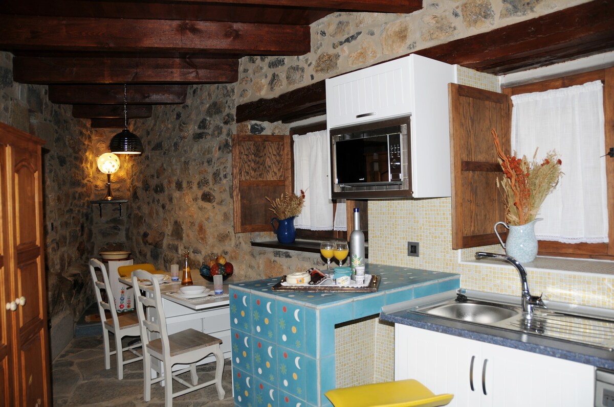 Casa rural 4 estrellas:hidromasaje,chimenea,2 pax