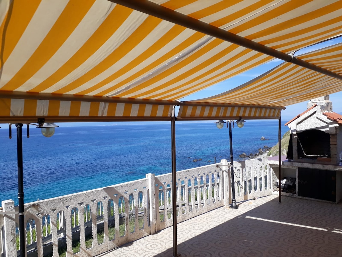 可俯瞰大海的美丽度假屋Tropea