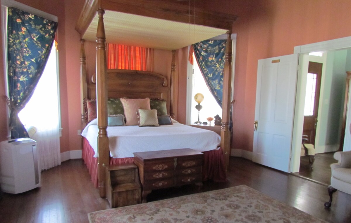 Claiborne Room at La Maison Louisiane