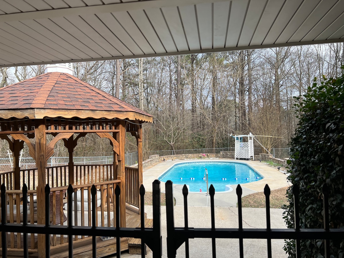 *Private/Modern/Cozy/House & pool/17 min from ATL*