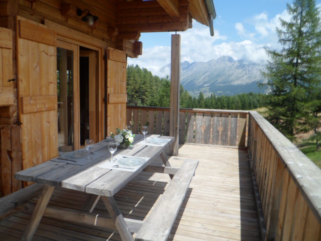 Chalet cosy en bois massif