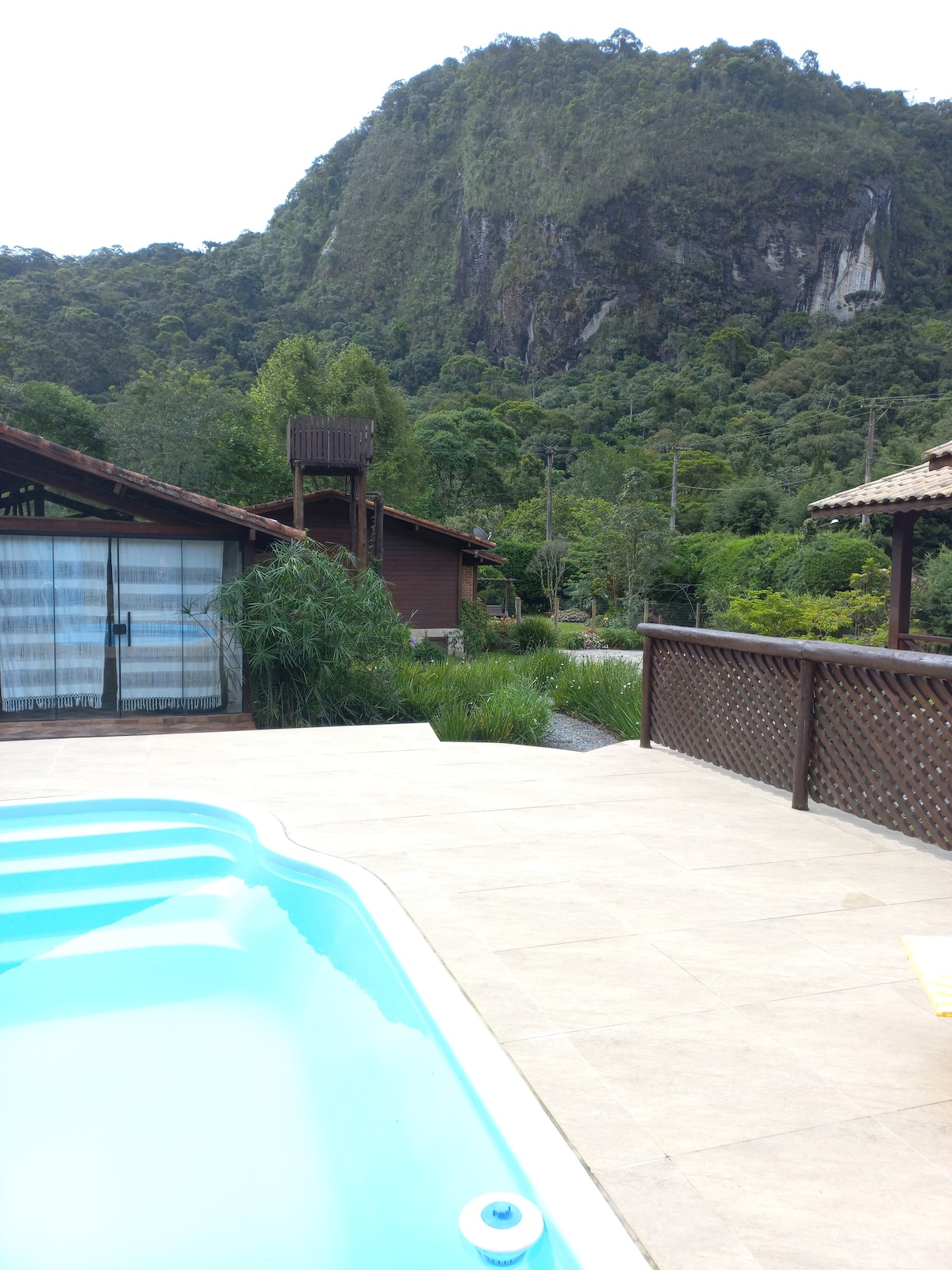 Chalé Vento de Maio com piscina e área gourmet