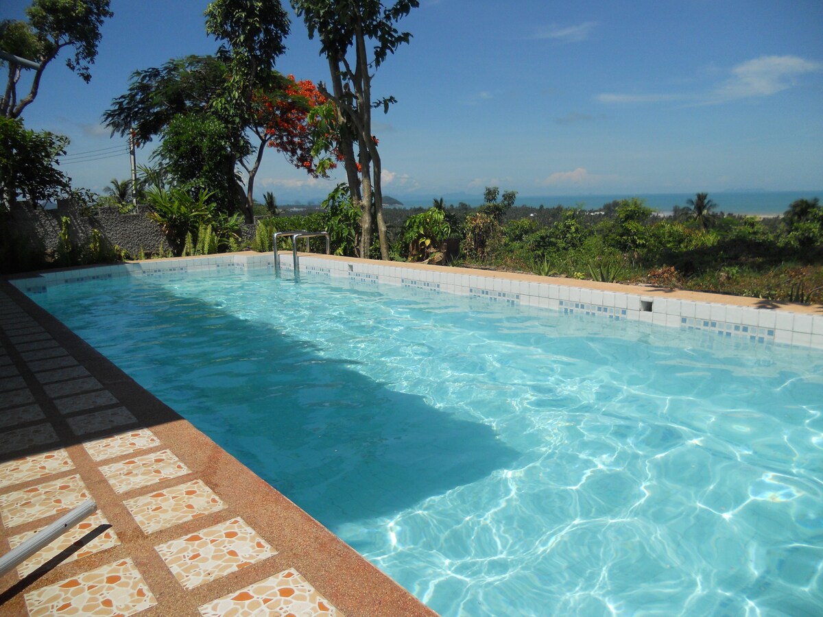 漂亮的别墅，设有游泳池，可欣赏暹罗湾的海景
