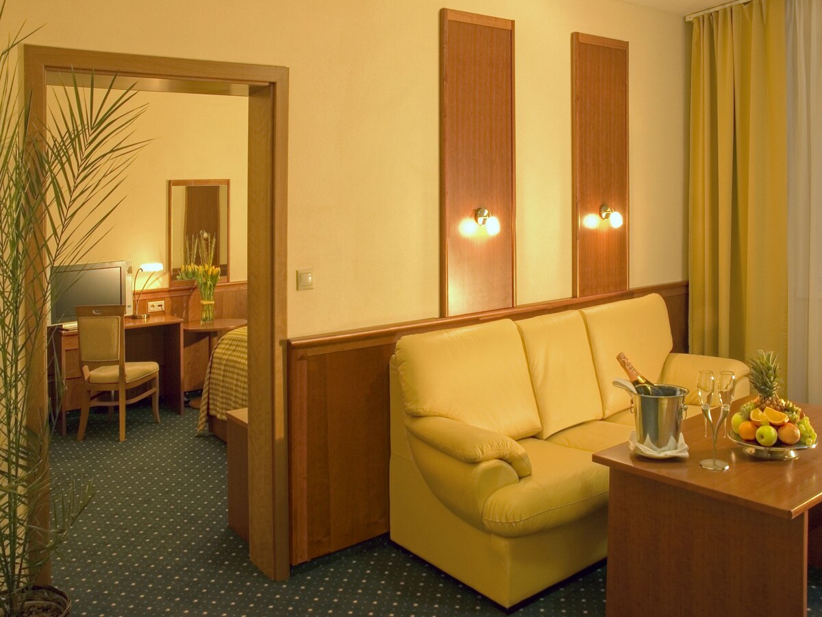 Primavera Hotel & Congress Centre, (Pilsen), Suite mit Dusche/WC