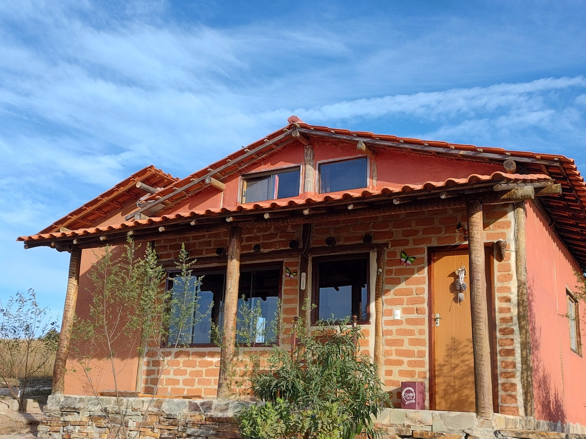 位于卡兰卡斯（ Carrancas ）美丽的Serra das Bicas的木槿小屋