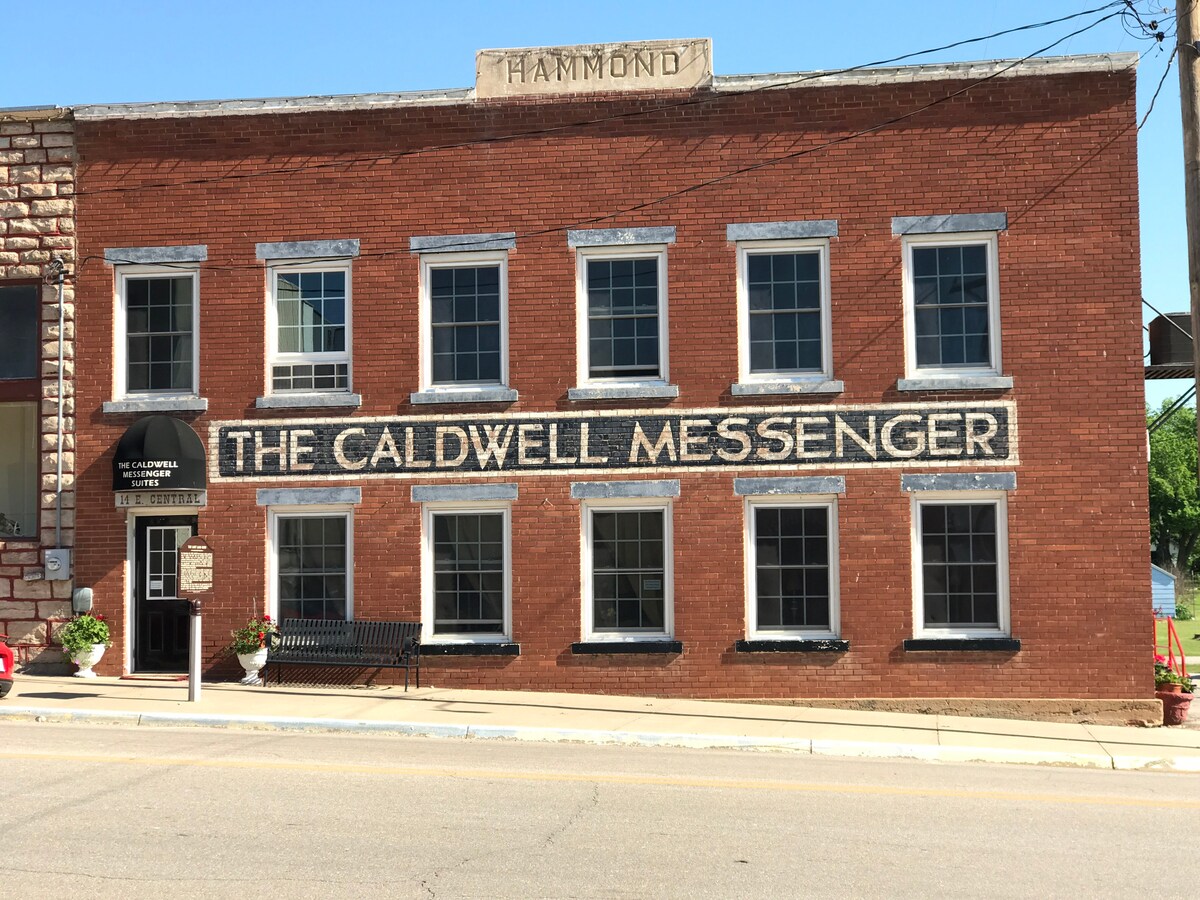 Caldwell Messenger套房加大双人床套房