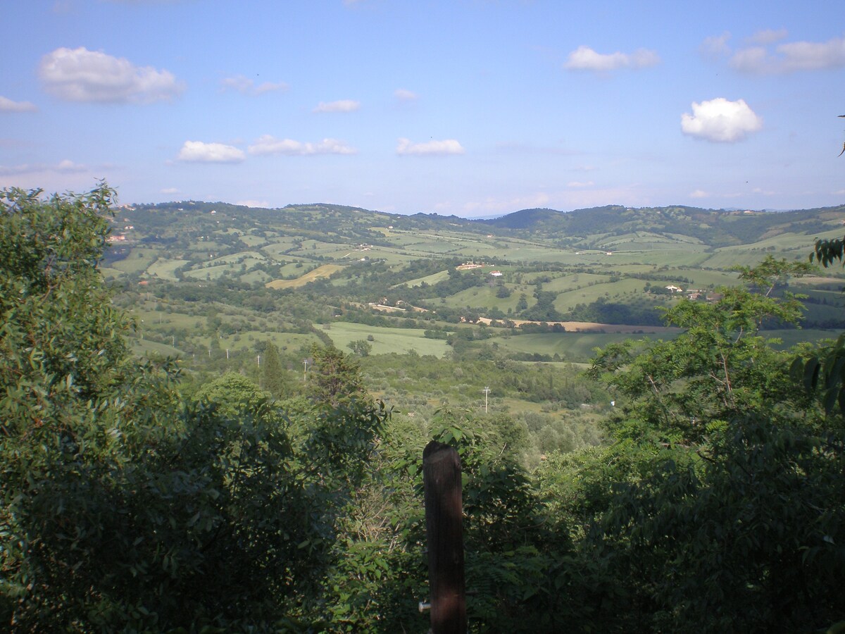 "Le Querciolaie Monte Cavallo" -上层公寓