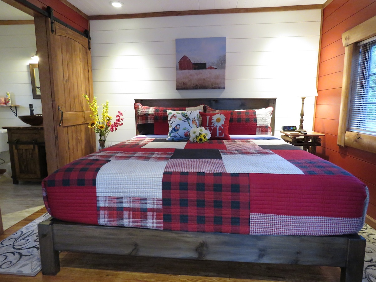 7 - Red Cedar Cabin - Tall Pines Inn