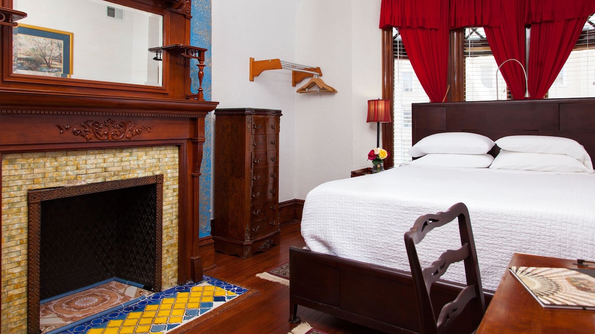 B&B Charm - Room 301 | Walk Dupont Circle Metro