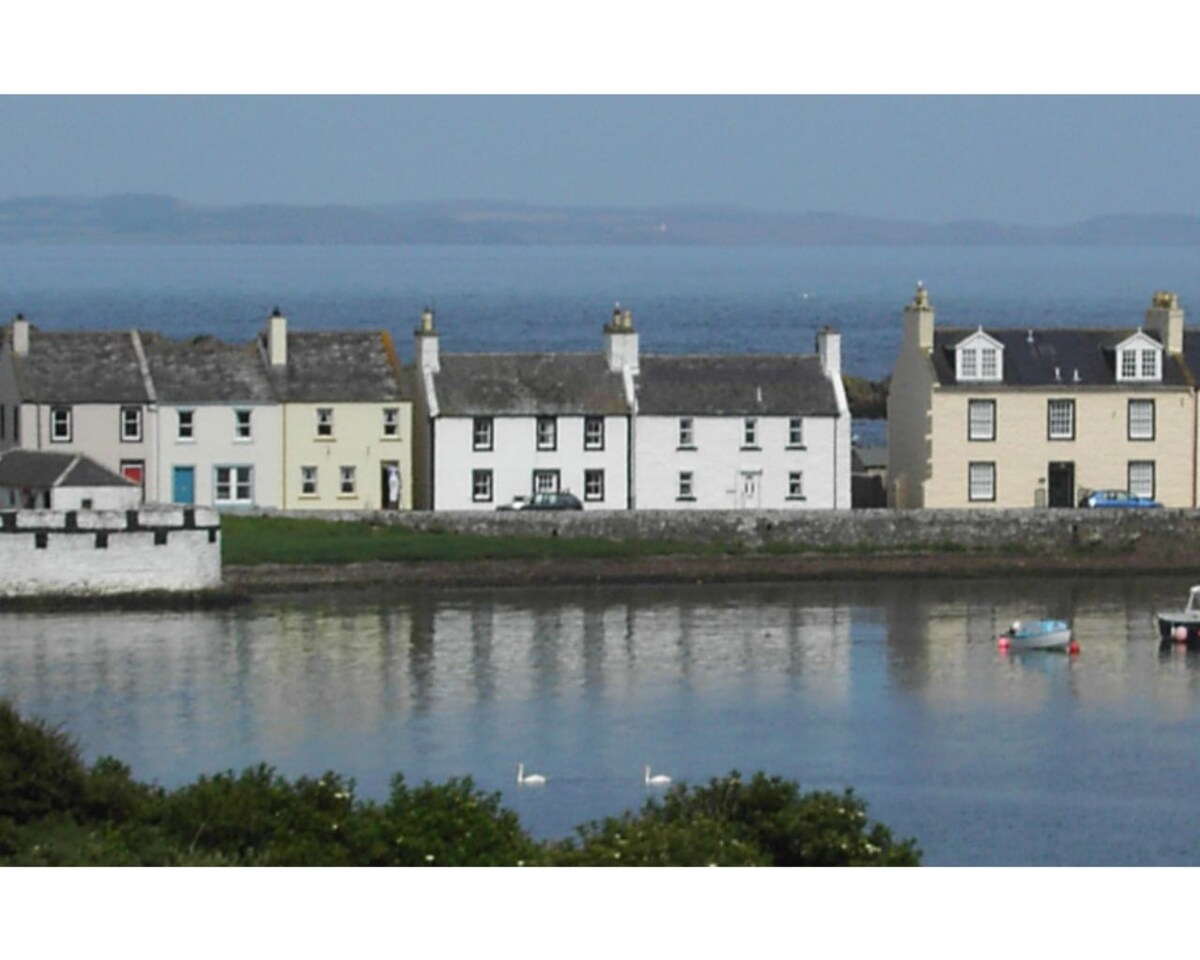 Lovely 3 bedroom Cottage with sea views