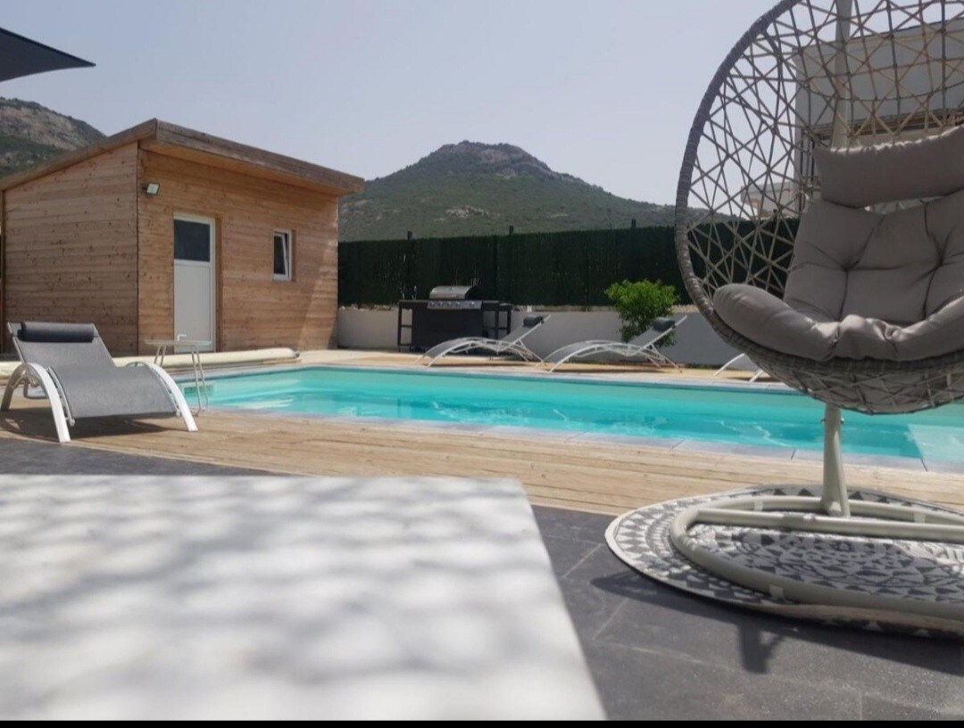 Villa vue montagne, piscine chauffée, climatisée