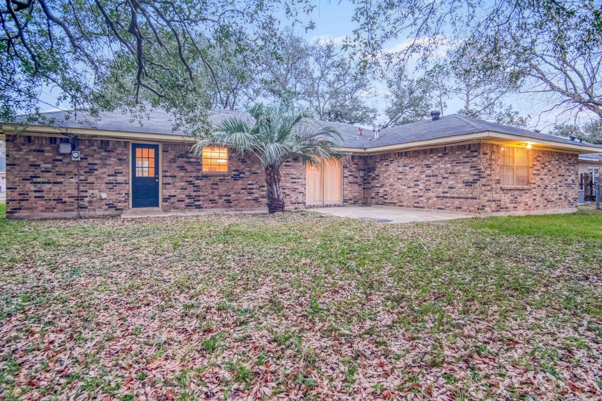 The Ellis House.  In quiet neighborhood!