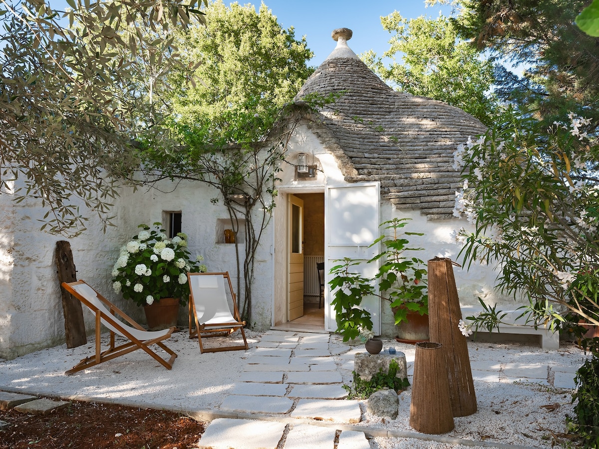 Trulli, food, nature and relax....
