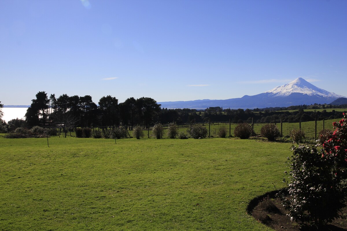 Preciosas vistas en una amplia casa sureña.