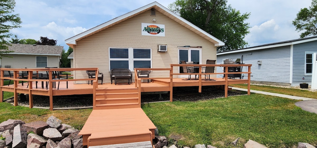 Artie 's Lodge on Big Stone Lake