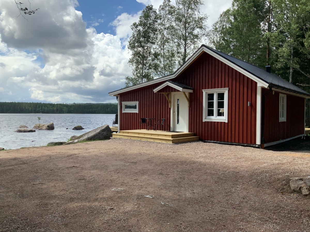 Grundsjön的夏季乡村小屋/小木屋