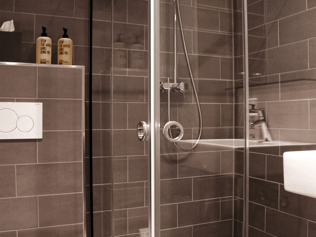 巴林根Stadt酒店，带淋浴间和马桶的单人客房舒适性