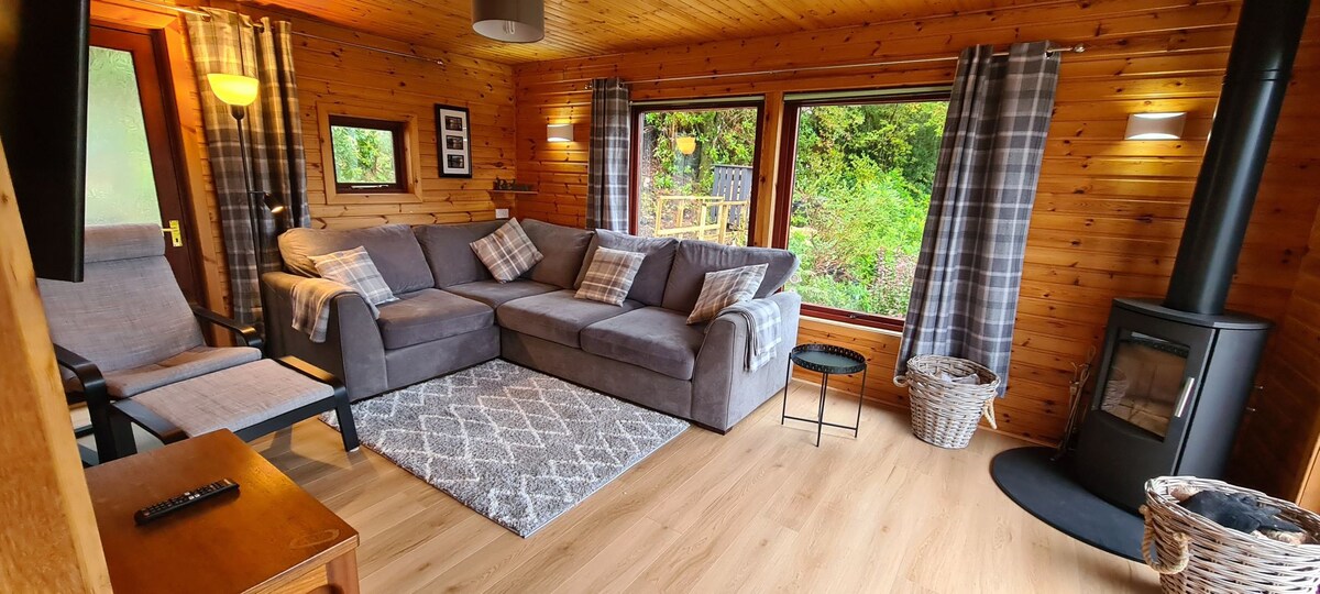 Cozy, 3 bedroom cottage with log burner.