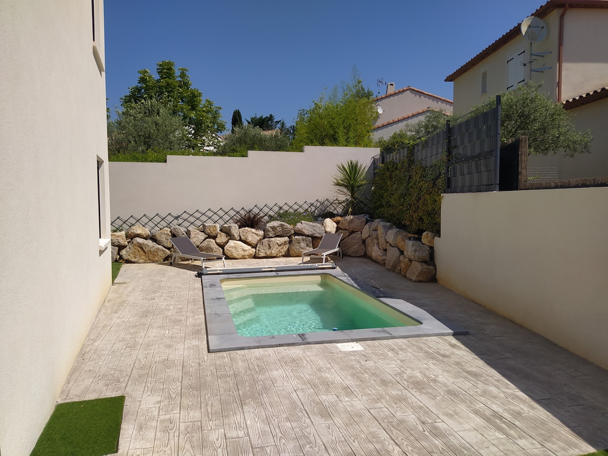 Villa moderne avec piscine au calme