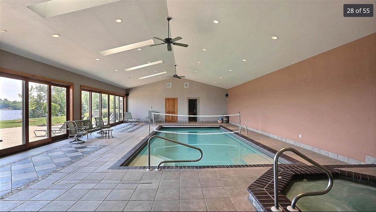 Luxury Lakefront Escape/Indoor heated private pool