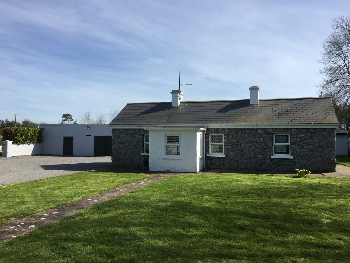 Newtowndarcy Traditional Cottage