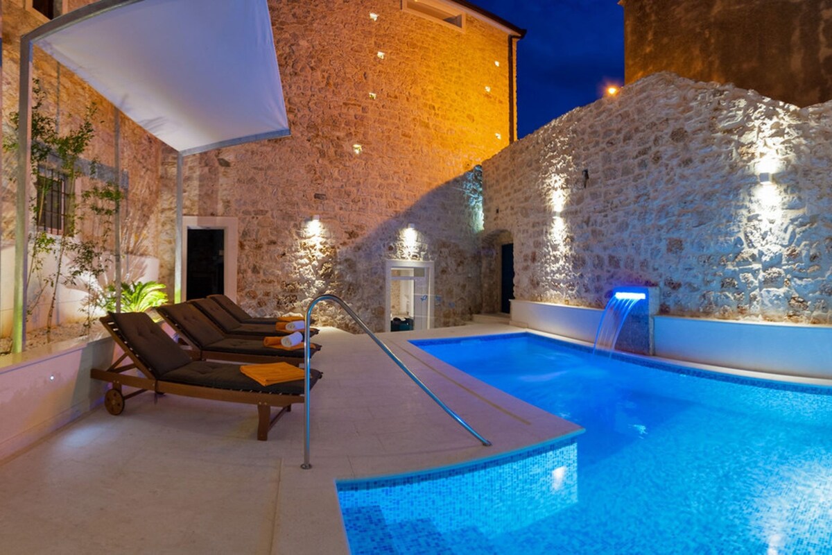 Sea-View Villa in Bol with Sauna & bubble bath