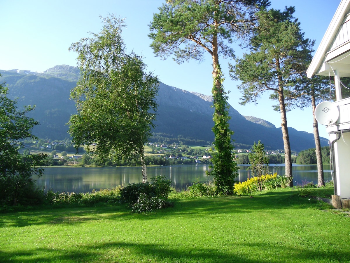 Familievennlig hageleilighet 4 km fra Voss sentrum