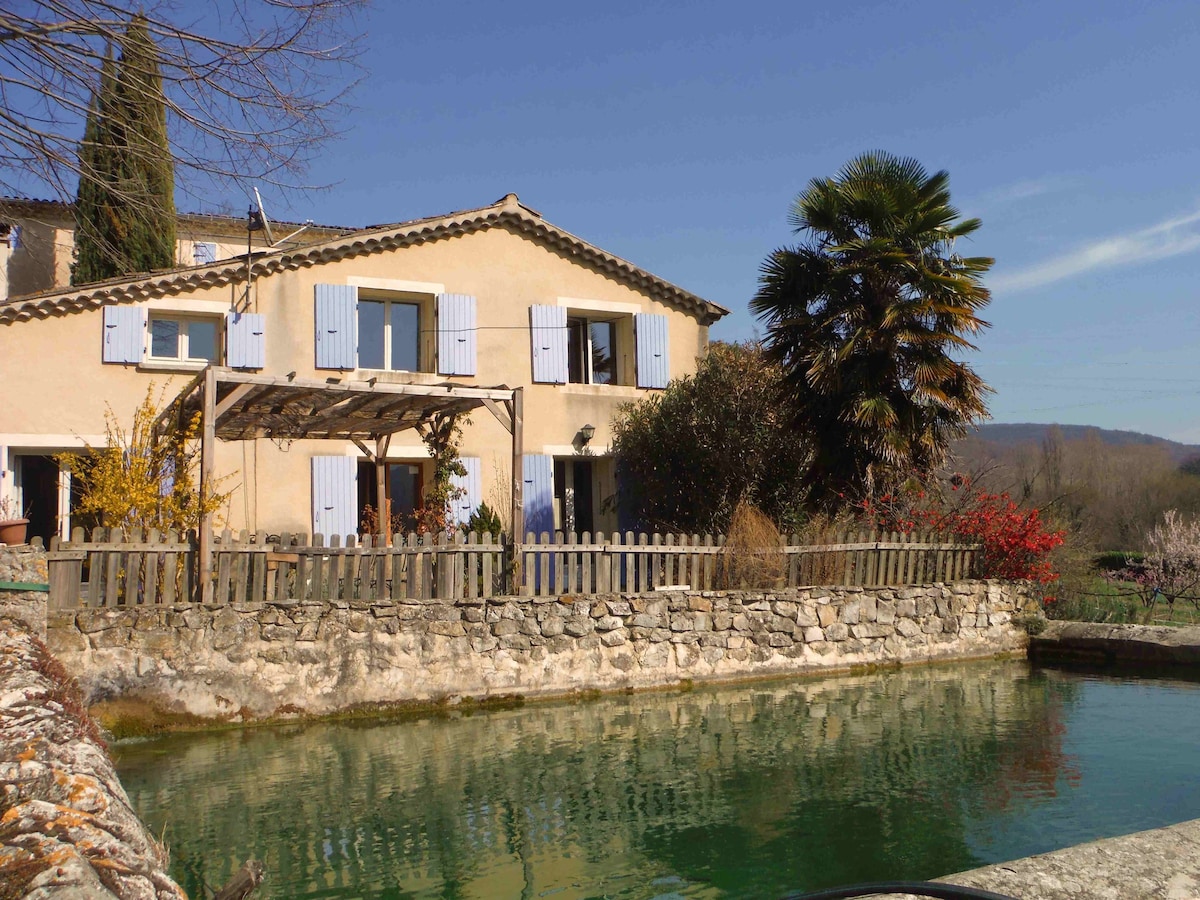 Sources de Mirmande, Gîte*** avec piscine, 11 pers