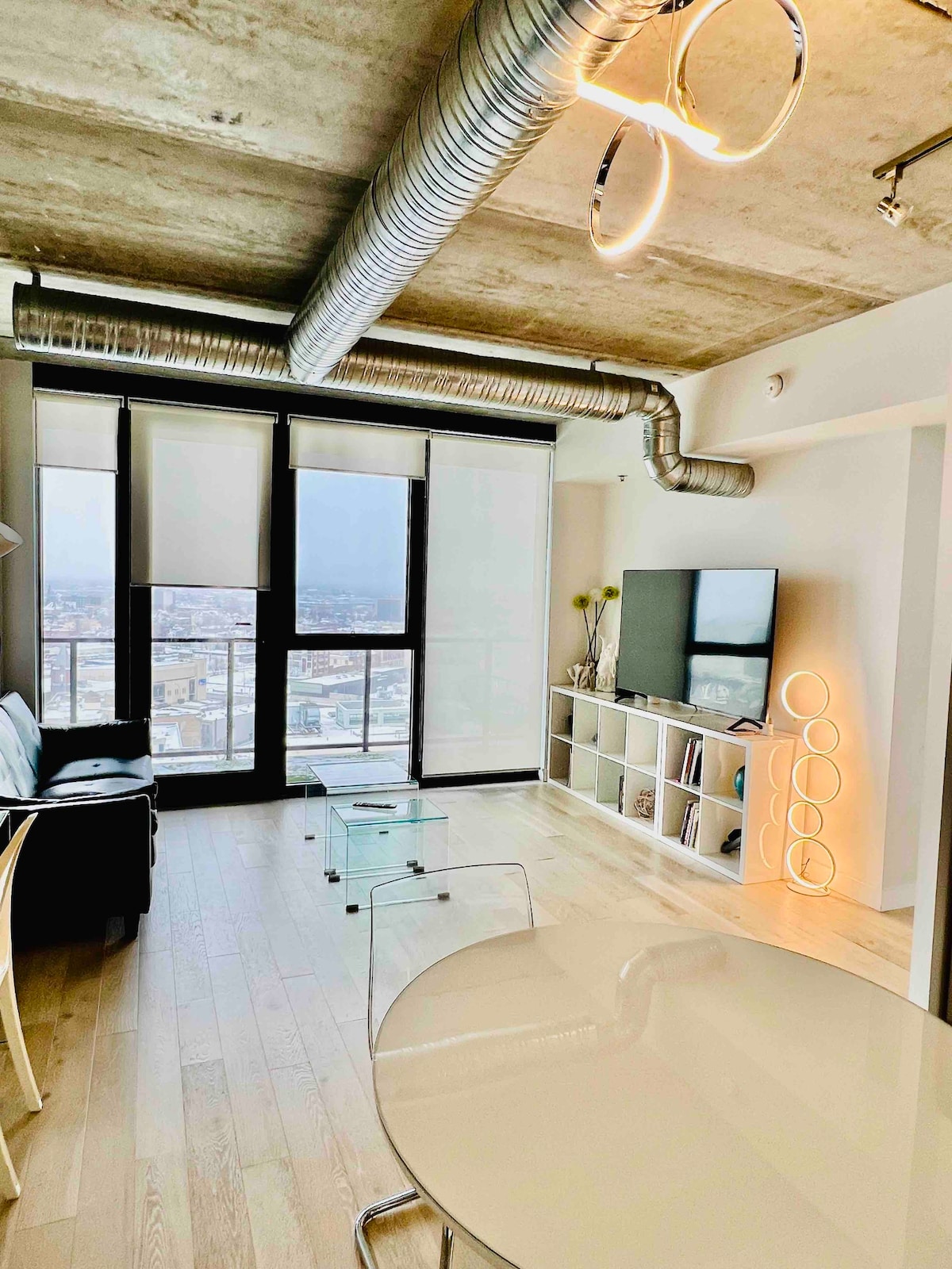 17th floor Ultra Modern downtown condo