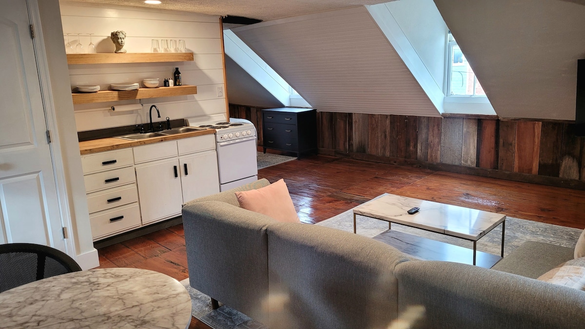 New - Loft Studio in Historic Shepherdstown