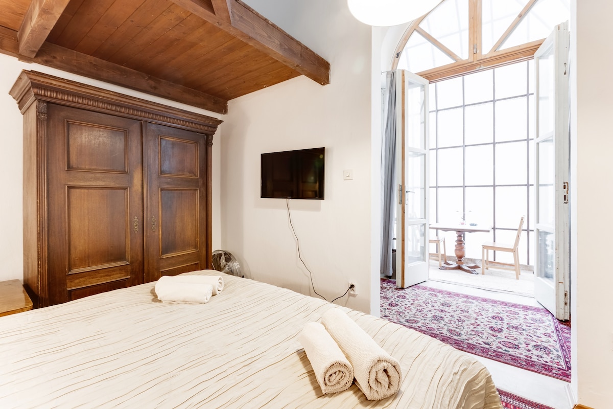 Cozy Stay in Very Heart of Prague Historic House