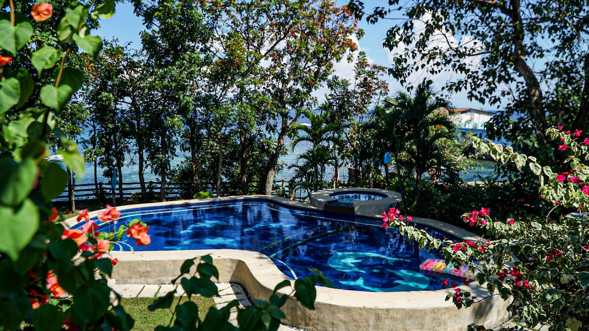 Anza Mactan Beach Villa -Private Pool & Beachfront