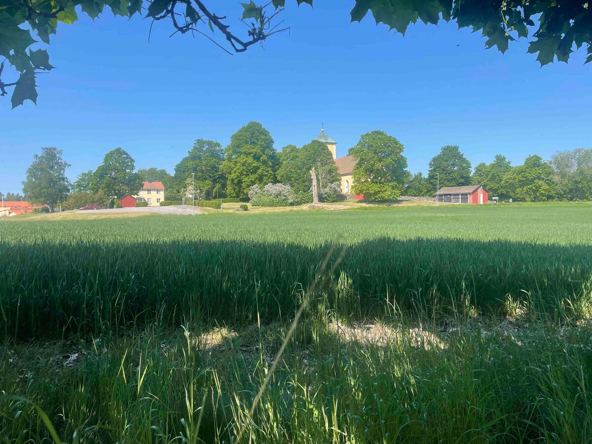 Cozy guesthouse with a view over the fields