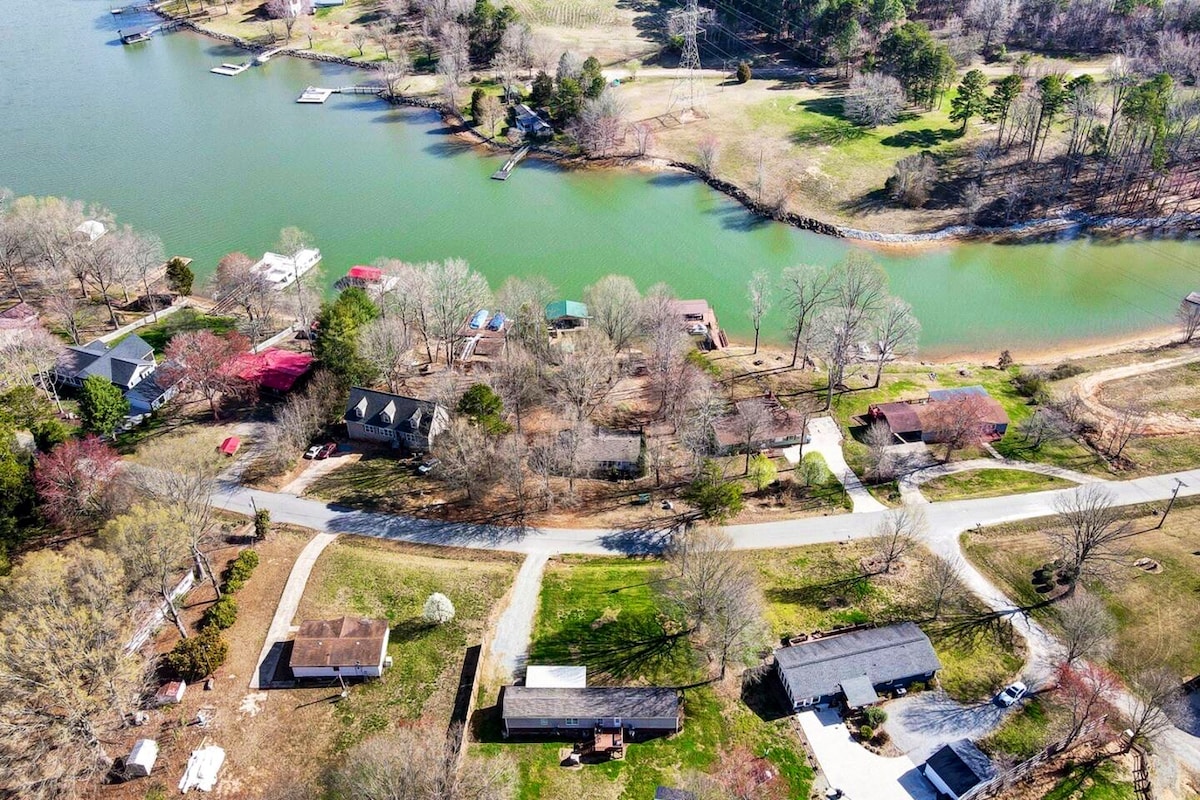 Lake Norman Daze LakeView w/Access & Paddle boards