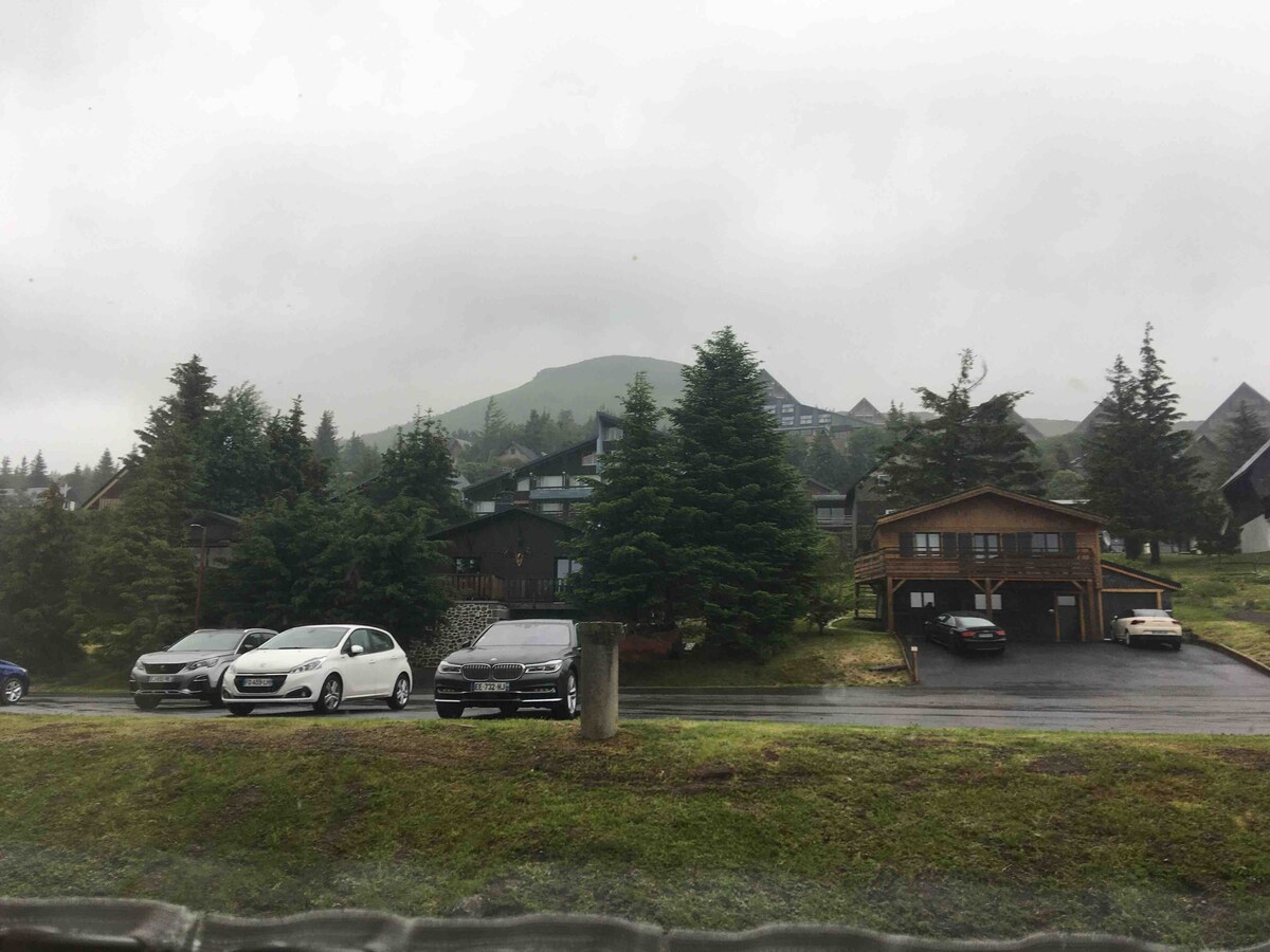 Studette au cœur de la station de Super Besse