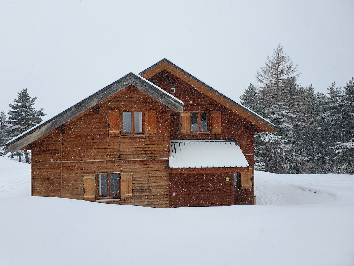 Joue du Loup度假村的滑雪度假木屋