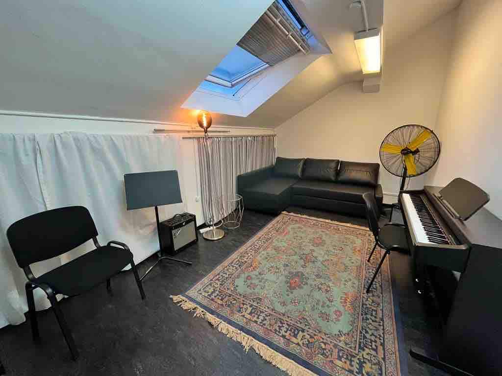 +room incl. instrument in the heart of Zurich
