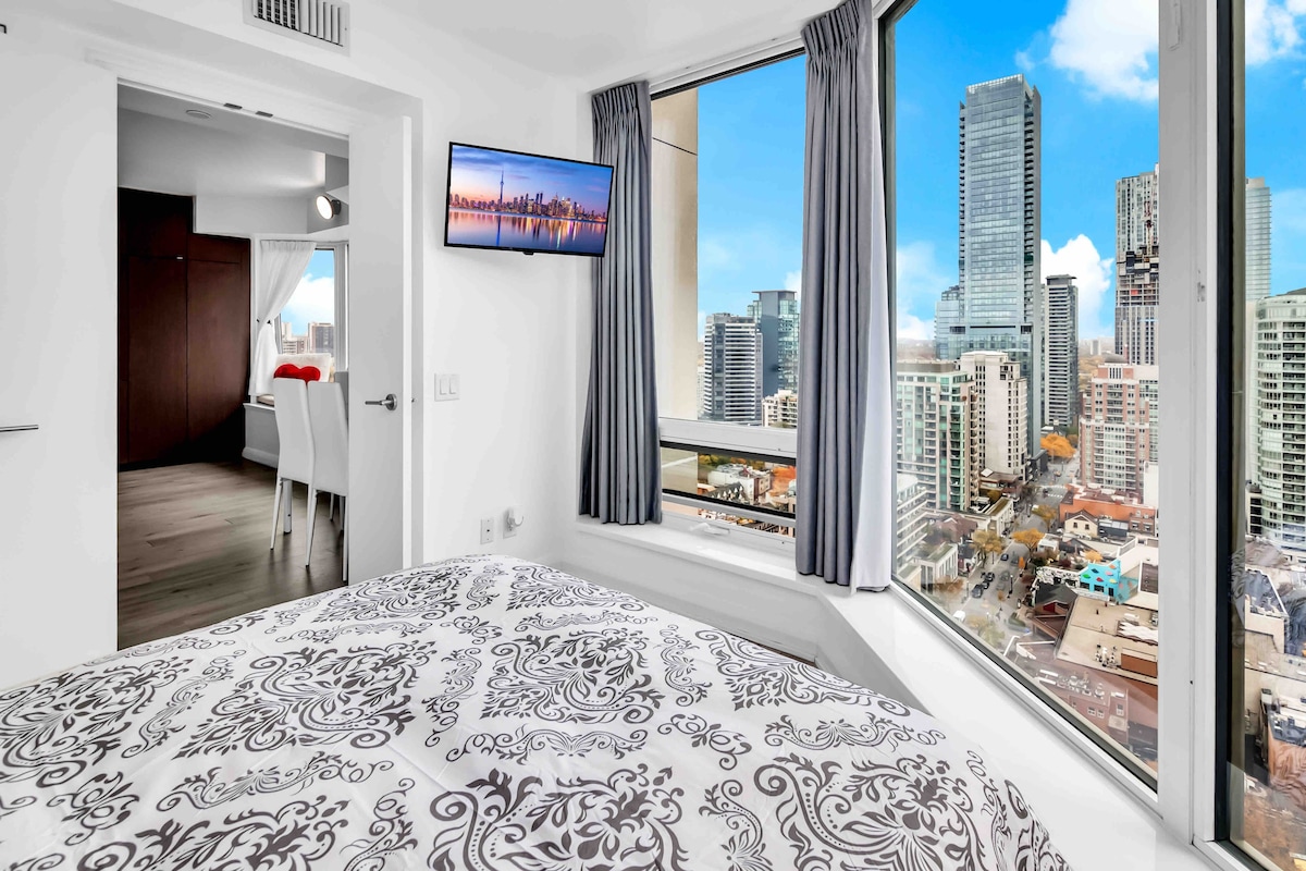 Amazing Views in Downtown Toronto w/Gym & Sofa Bed