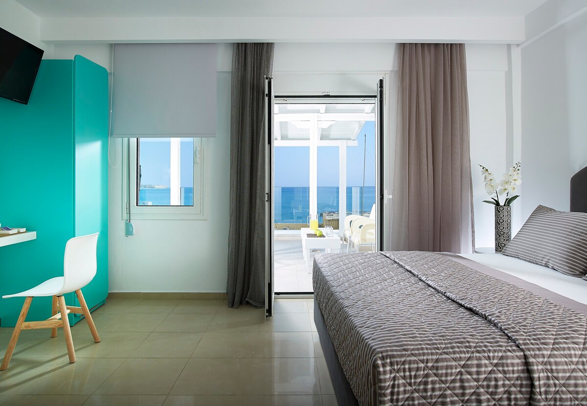 Coral Hotel Superior Double Room with Sea View