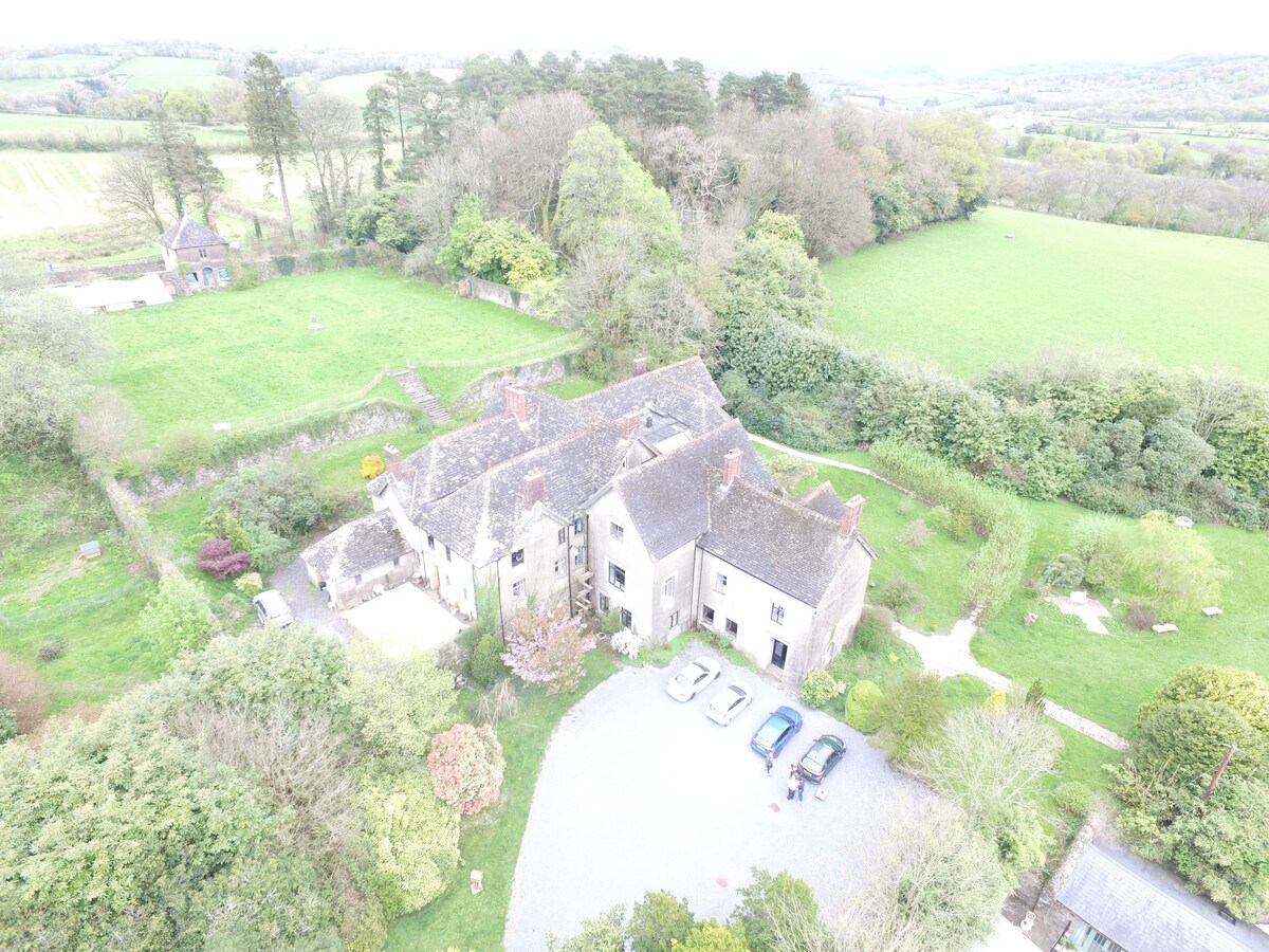 The West Wing @ Derwydd Mansion